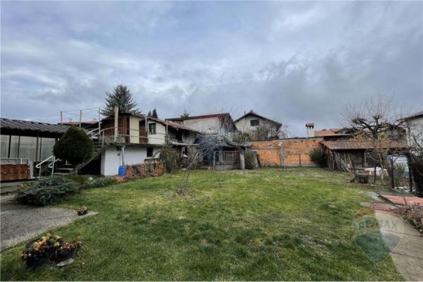Градска къща с голям двор - За продажба - гр. Банско, България