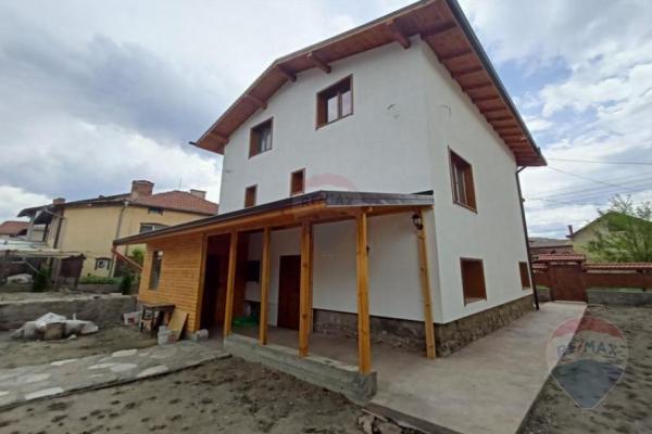 Реновирана селска къща за гости - За продажба - с. Баня, България