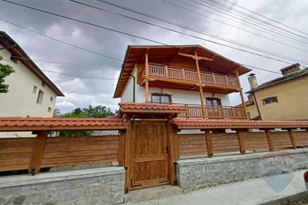 Реновирана селска къща за гости - За продажба - с. Баня, България