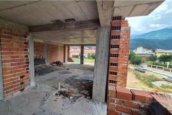 Двуфамилна къща с акт 14 - За продажба - гр. Добринище, България