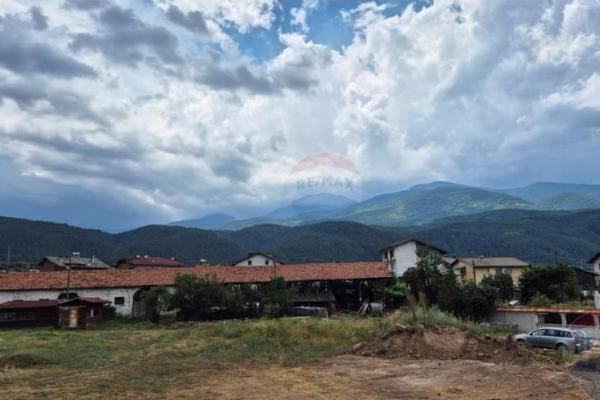 Двуфамилна къща с акт 14 - За продажба - гр. Добринище, България