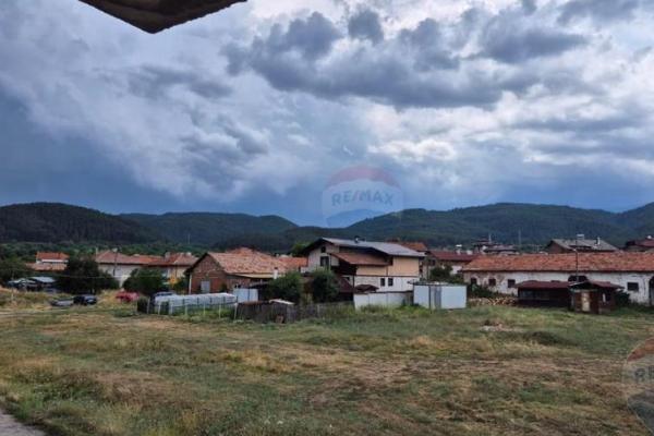 Двуфамилна къща с акт 14 - За продажба - гр. Добринище, България