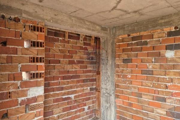 Двуфамилна къща с акт 14 - За продажба - гр. Добринище, България