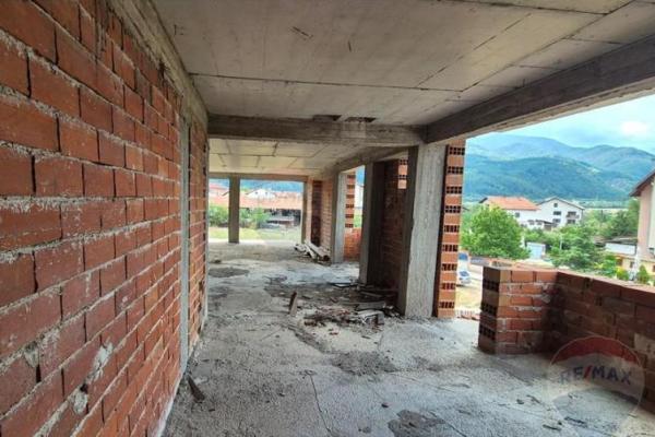 Двуфамилна къща с акт 14 - За продажба - гр. Добринище, България
