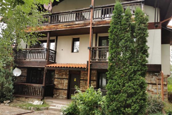 Продава се просторен, светъл и уютен двустаен апартамент