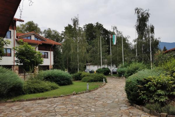 Продава се просторен, светъл и уютен двустаен апартамент