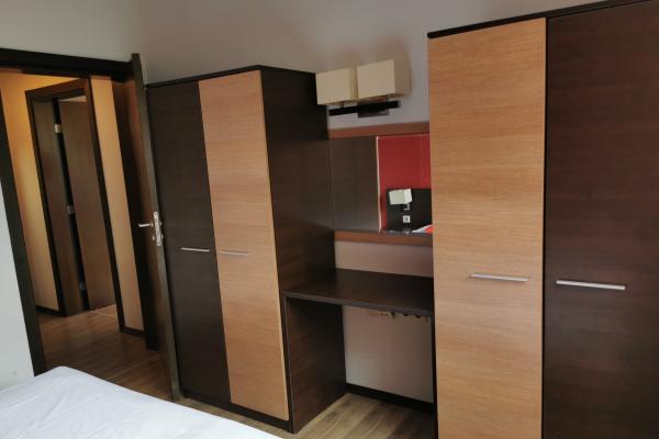 Продава се просторен, светъл и уютен двустаен апартамент